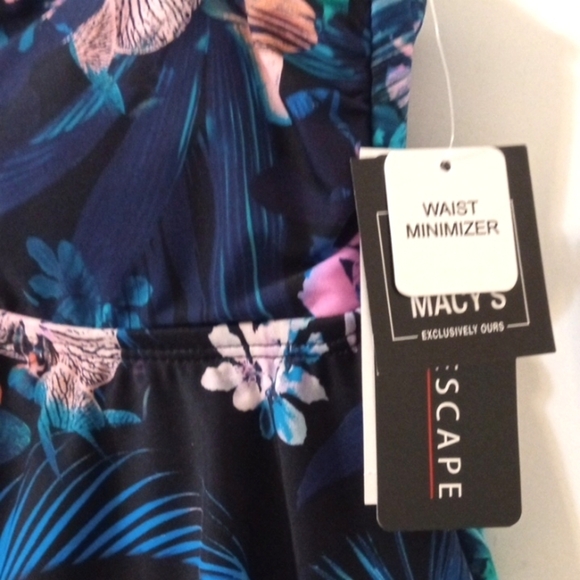 ISLAND ESCAPE MACYS BLACK FLORAL TIERED REMOVABLE STRAPS TANKINI TOP SIZE 6 NWT - Picture 4 of 7